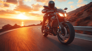 ヤマハYZF-R3とMT-07が海沿いのワインディングを走るイメージ画像